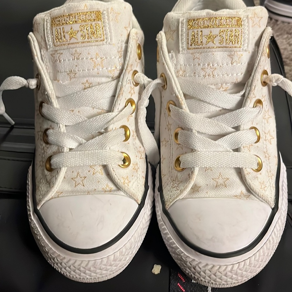 Golden star converse and no need to tie your shoes
